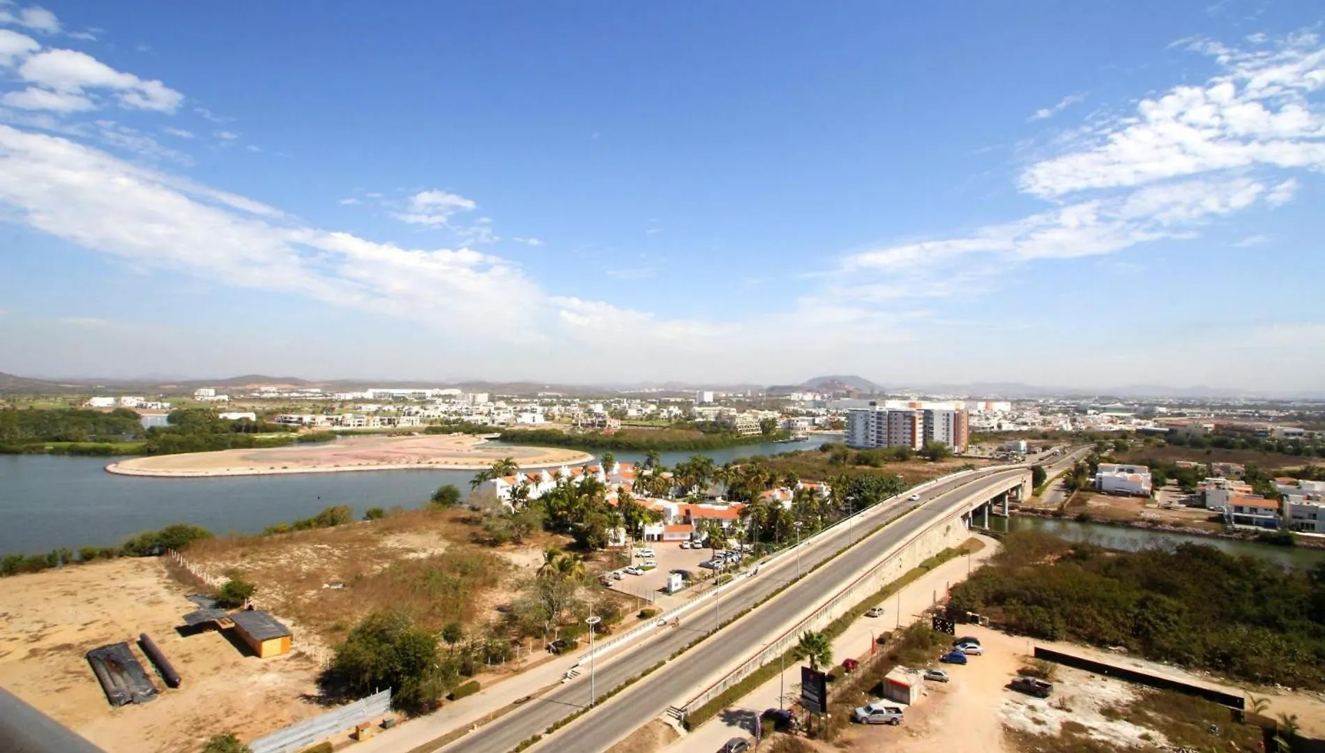 Stunning Marina Condo With Pool Gym And Restaurant Масатлан