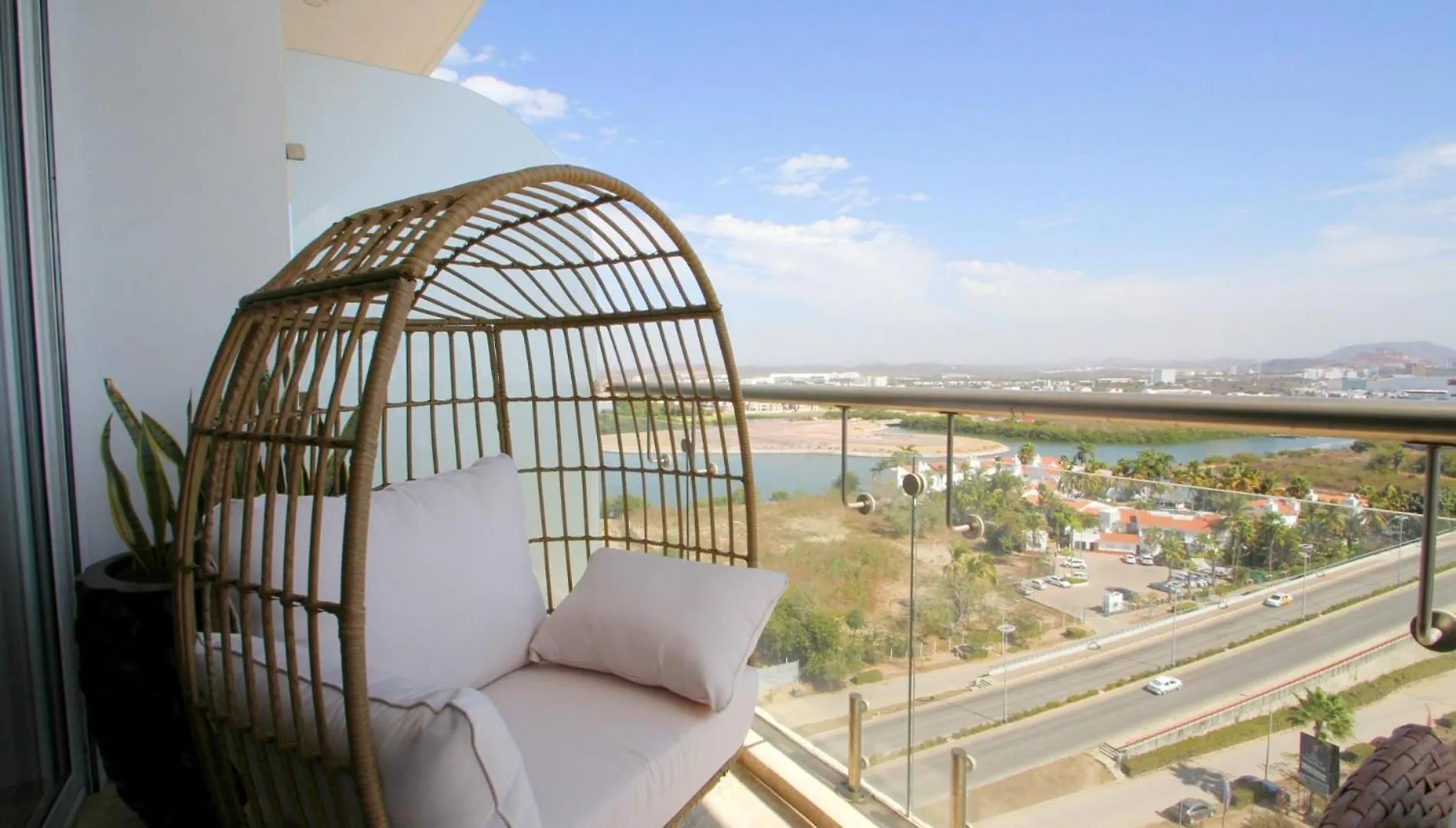 Stunning Marina Condo With Pool Gym And Restaurant Масатлан Мексика